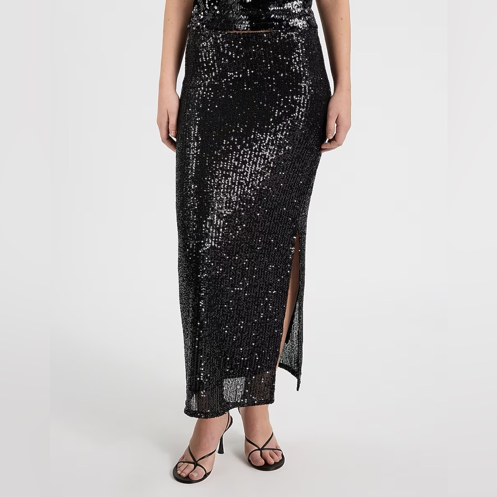 Express High Waisted Fitted Sequin Midi Skirt in Black